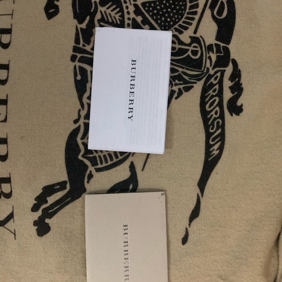 Luxurious Authentic Burberry Large Novacheck Tote - Picture 11 of 14